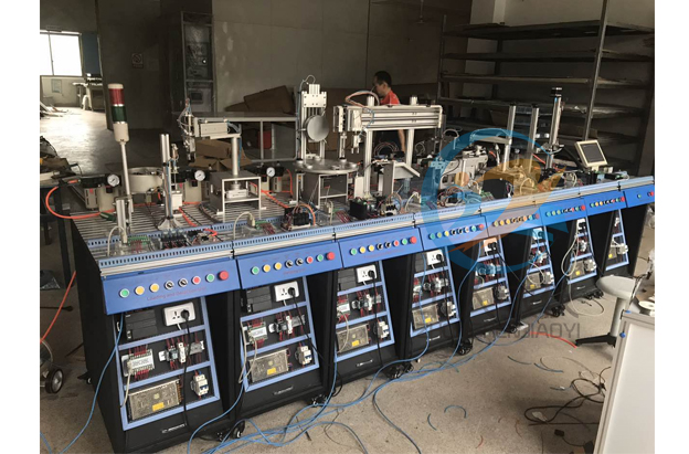 ?？榛嵝宰远呤笛底爸?机电一体化实训装置